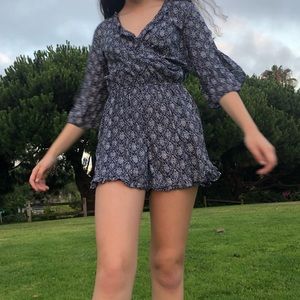Patterned abercrombie blue and white romper